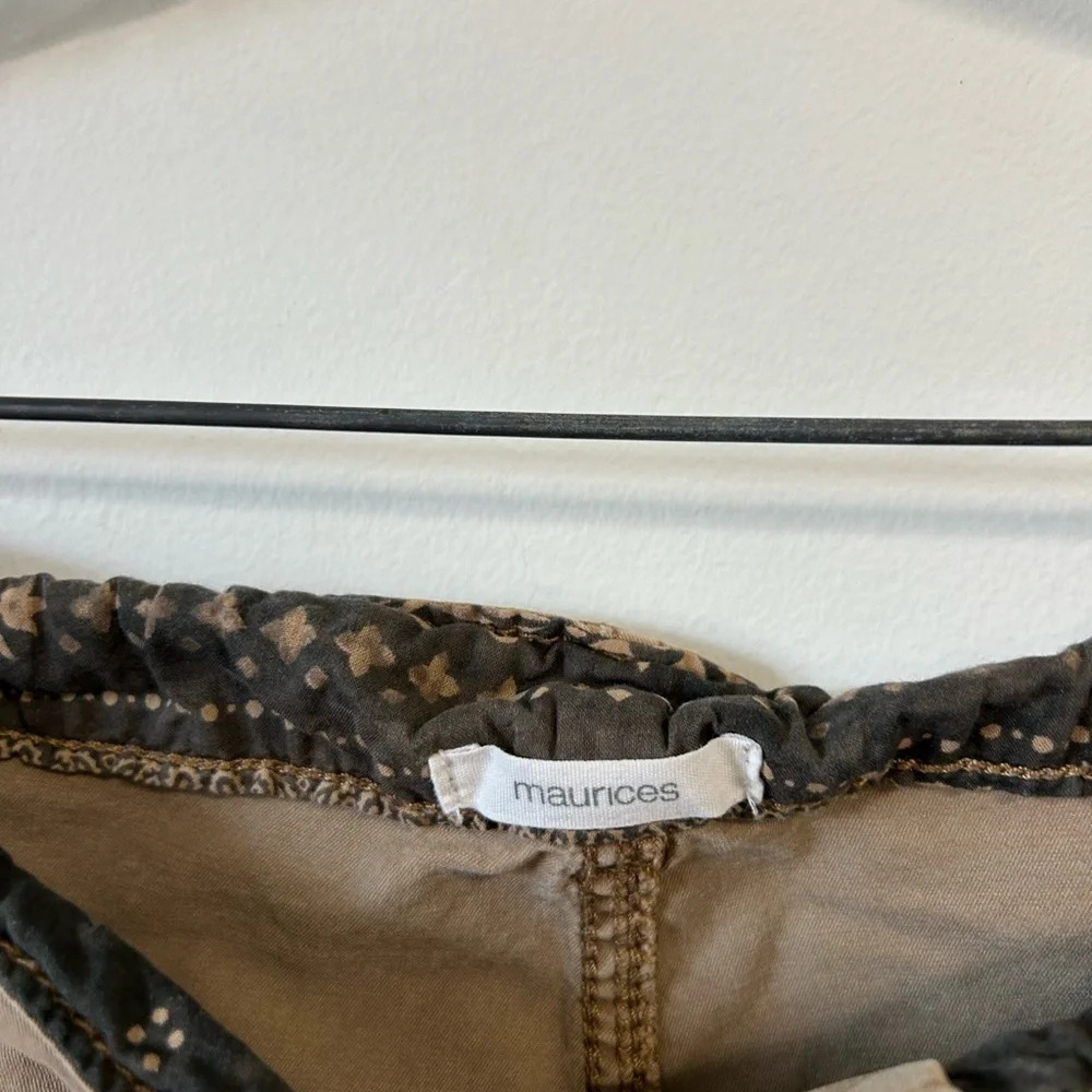 Maurice’s Khaki Shorts - Picture 3 of 4